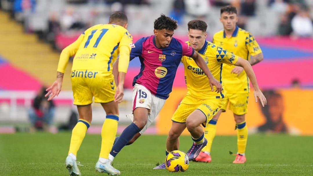 Yamal amidst Las Palmas player during Barcelonas defeat on Saturday
