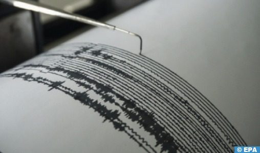 ضربت هزة أرضية بقوة 5.2 درجة على مقياس ريختر إقليم وزان، شمال المغرب، مساء يوم الاثنين 10 فبراير 2025، وفقًا للمعهد الوطني للجيوفيزياء. وقع الزلزال في الساعة 11:48 مساءً و43 ثانية بالتوقيت المحلي، وكان مركزه في جماعة بريكشة التابعة للإقليم، على عمق 20 كيلومترًا تحت سطح الأرض. تم تحديد موقع الهزة عند تقاطع خط عرض 34.954 درجة شمالًا وخط طول 5.635 درجة غربًا. ولحسن الحظ، لم تُسجل أي أضرار مادية أو إصابات بشرية، حسبما أفادت السلطات المحلية.