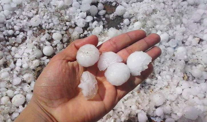 عاصفة بردية مفاجئة تضرب باريس